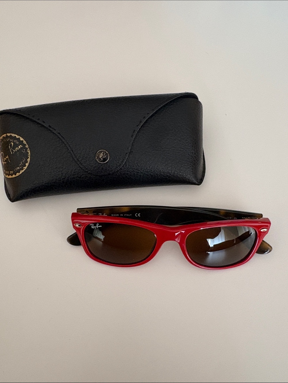 Ray-Ban Red Wayfarer-Style Sunglasses with polarized Lenses tortoise shell